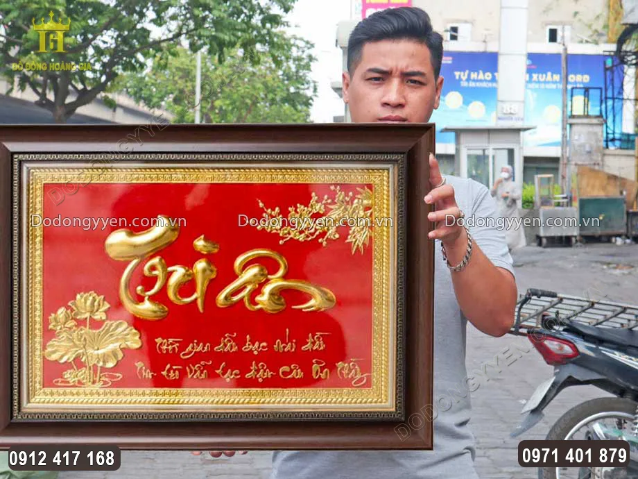 Khung tranh giả v&acirc;n gỗ chắc chắn